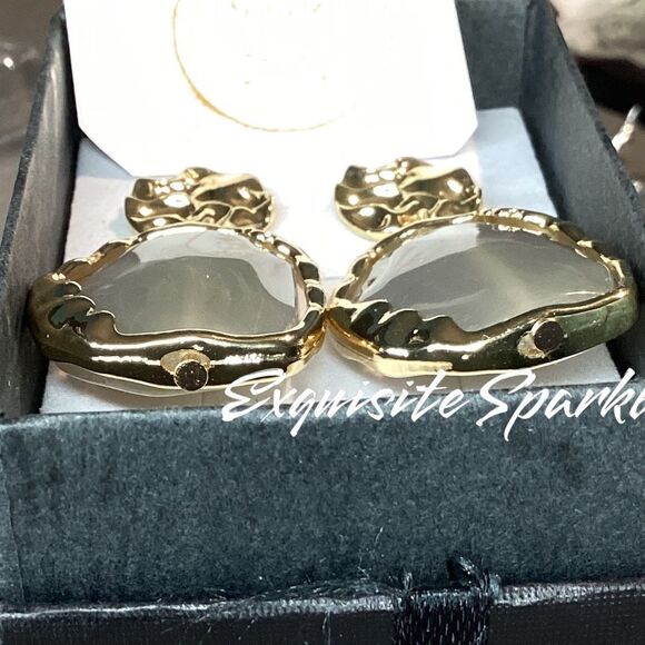 ⭐️Gold Tone White Ivory like Swirl Post Back Drop Dangle Earrings ⭐️ - Picture 7 of 16